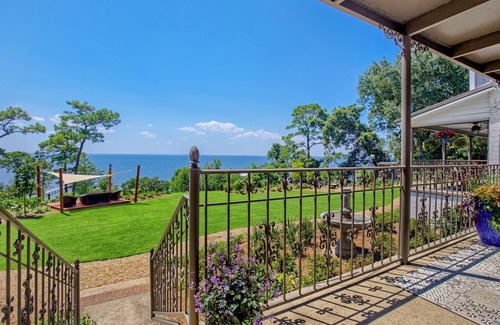 Fairhope Apartment | Magnolia at Jubilee Suites Bed & Breakfast. 1K/1B.