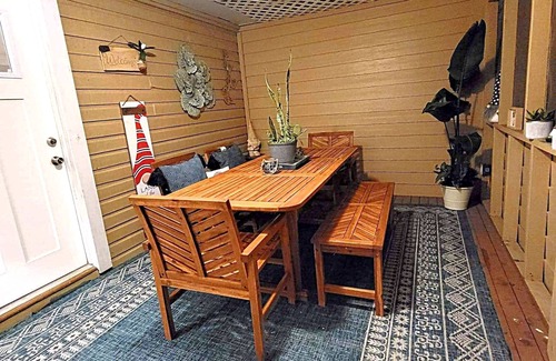 Foley House | Magnolia Gnomes and Gardens, Large Fenced yard and Pets Stay Free!