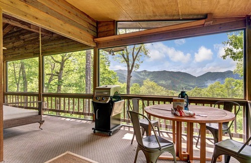 Robbinsville Cabin | Magnolia Ridge - Free Whitewater Rafting - Secluded Luxury - Modern AND Rustic