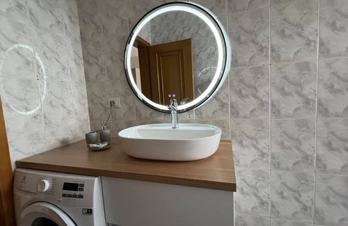 Tirana Apartment | Magnolia's, Cozy 2-bedroom apartment in lovely Tiranë with WiFi, AC