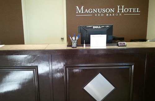 Garden City Hotel | Magnuson Hotel Red Baron