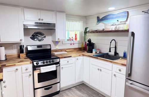 Chatham Apartment | Mahalo Suite.beach vibes in the Virginia foothills.