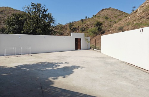 Udaipur District Cottage | Mahua Boutique Homestay 5 Rooms - Breakfast, Forest, Hills, Pool, Pet Friendly