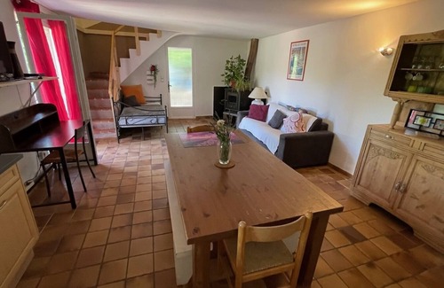 Sainte-Anastasie-sur-Issole House | Maison de Campagne au Calme Pour un Séjour en Toute Tranquillité
