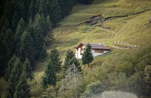 Mesocco Ski Chalet | Maiensäss, Berghütte Pundelon - autark, voll ausgestattet, Ressourcen begrenzt