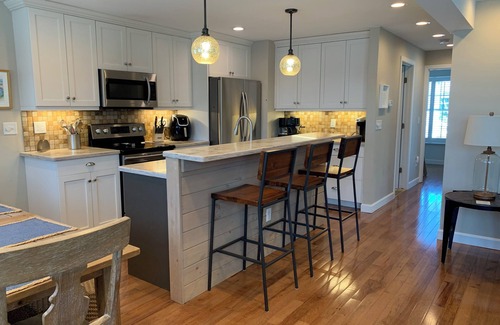 Mystic - New London House | MAIN BEACH ACCESS in GLP! Charming 3-Bedroom House with AC!