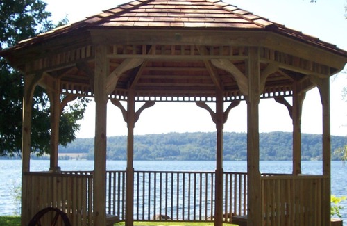 Charleston Cottage | MAIN Cottage: family & pet friendly on pristine Echo Lake in VT's NEK!