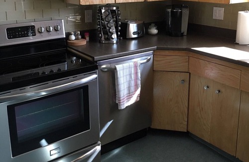 Saskatoon House | Main Floor Bungalow - minutes from University of Saskatchewan