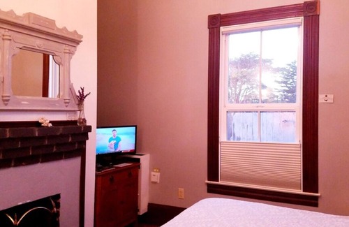 Moss Landing Hotel | Main Floor - Historic House - Double Shower - Fireplace