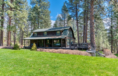 Grantsdale Cabin | Main & Guest Cabin on 3 Acres in Woods with Pond