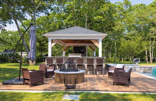 Vineyard Haven House | Main house and a separate apartment with saltwater pool, spa, outdoor cooking!