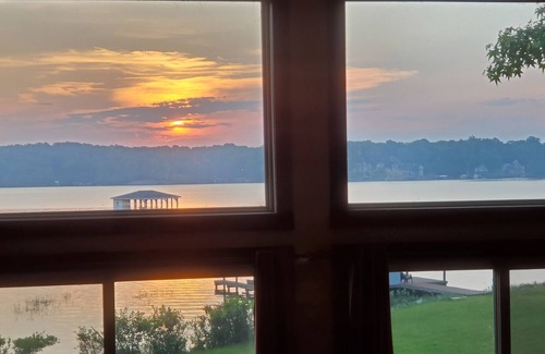 Olde Ferry Estates House | Main Lake Cove & Great Views; Dock for pontoons/deck/bass boats; flat lot/linens
