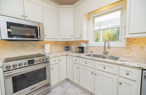 Morristown House | MAIN LAKE Views - Fire Pit - Pool Table - Bikes - Kayaks - SUPs