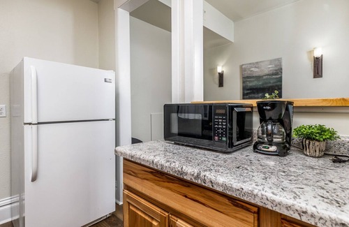 Dubuque Apartment | Main St. Apt- 1BR/1BA