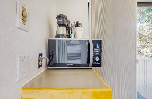 West End Cabin | Main St room - pool & hot tub - walk to lifts, dog-friendly, 3rd floor balcony