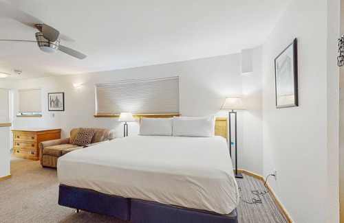 West End Cabin | Main St room - pool & hot tub - walk to lifts, dog-friendly, 3rd floor balcony