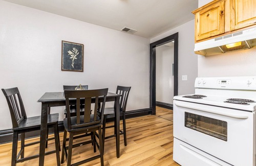 Dubuque Apartment | Main St. Studio 1BR/1BA