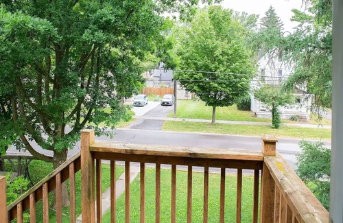 Port Dover House | Main Street Family Retreat, Walking Distance to Beach & Downtown. Pet Friendly!