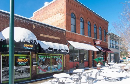 Hendersonville Apartment | Main Street Studio with free parking