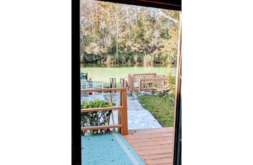 Weeki Wachee Gardens House | Main UpRiver Cedar Cabin w/Kayaks l New Dock l Ladder l gazebo l BBQ