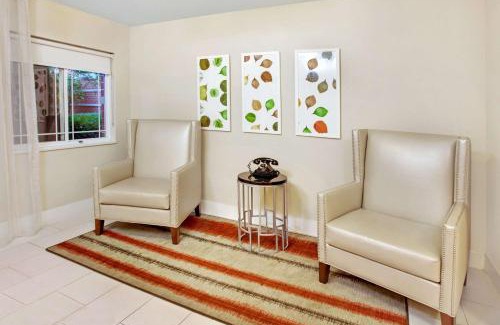 Greensboro Hotel | MainStay Suites Greensboro