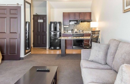 South Hills Hotel | MainStay Suites Pittsburgh Airport
