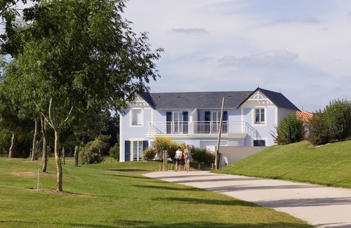 L'Aiguillon-sur-Vie House | Maison Abordable et cosy | Jardin + Piscine+ Golf
