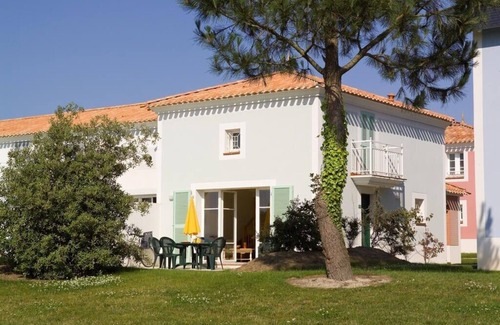 L'Aiguillon-sur-Vie House | Maison Abordable et cosy | Jardin + Piscine+ Golf