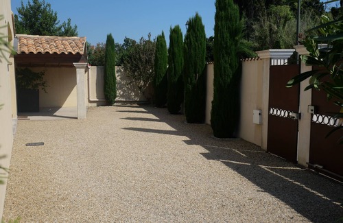 Maillane House | Maison 140 m² de Type Bastide et son Studio, 8 Personnes, Piscine, Terrain 850m²