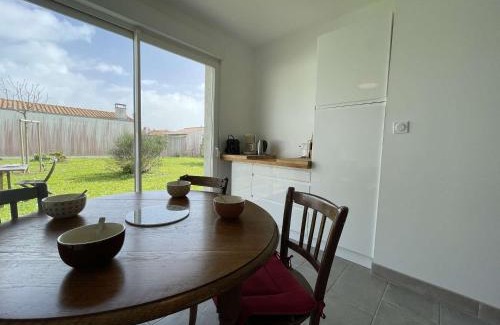 Saint-Denis-d'Oleron House | Maison 3 Pièces Calme Près Océan & Phare - 6 Couchages - WIFI, Parking - FR-1-246A-186