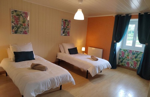 Saint-Ebremond-de-Bonfosse House | Maison 4 Personnes Avec Piscine