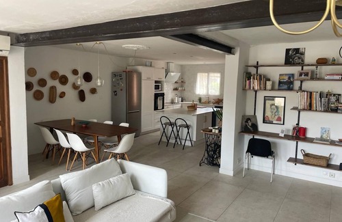 Fourques House | Maison Accueillante à 5 Mins des Parcours Randonnée et Centre Historique Darles