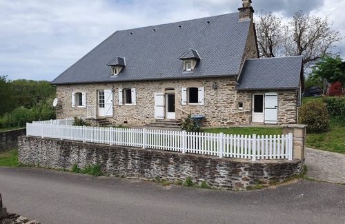 Laval-sur-Luzege House | Maison Ancienne Rénovée en 2023