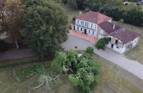 Laujuzan House | Maison Ancienne de Campagne Avec Piscine