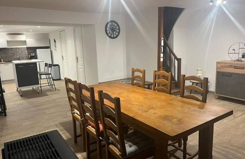 Batilly House | Maison au Bord de L'orne Dans un Cadre Verdoyant