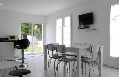 Saint-Denis-d'Oleron House | Maison au cœur de Saint-Denis-d'Oléron, 6 couchages, jardin clos, proche plage et port - FR-1-246A-53