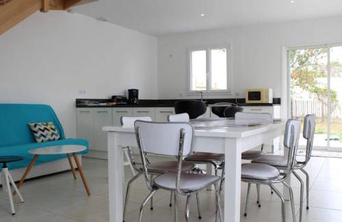Saint-Denis-d'Oleron House | Maison au cœur de Saint-Denis-d'Oléron, 6 couchages, jardin clos, proche plage et port - FR-1-246A-53