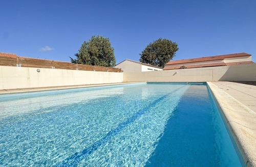Les Sables d'Olonne Ski Chalet | Maison au calme avec piscine commune aux Sables d'Olonne