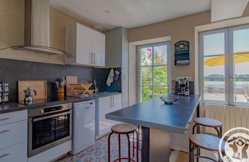 Ingrandes-Le Fresne sur Loire House | Maison Authentique sur 3 Niveaux avec Terrasse et Vue Loire - FR-1-622-38