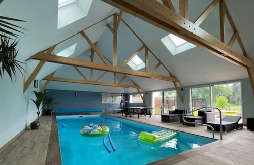 Lanouee House | Maison Avec Piscine Intérieure