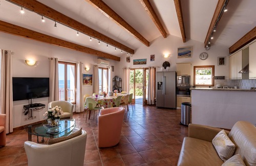 Canari House | Maison Balbi by Interhome