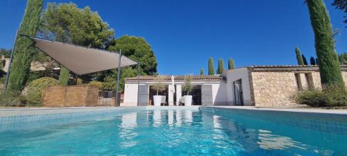 Oppede Villa | maison bertuli Oliviers Aircon, heated saltwater Pool, 2 Bedrooms