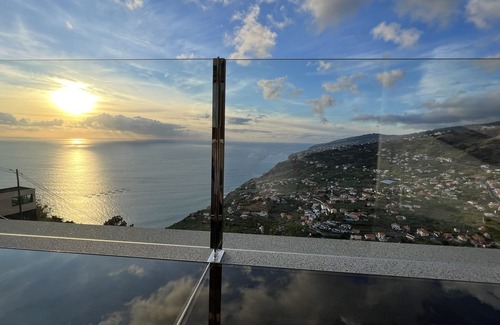 Calheta House | Maison Blanche, panoramic view over the sea, mountains and village