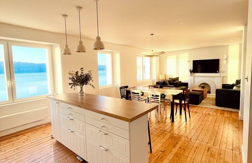 Kerlouet House | Maison bleue - sea access, rooftop and sauna, completely renovated