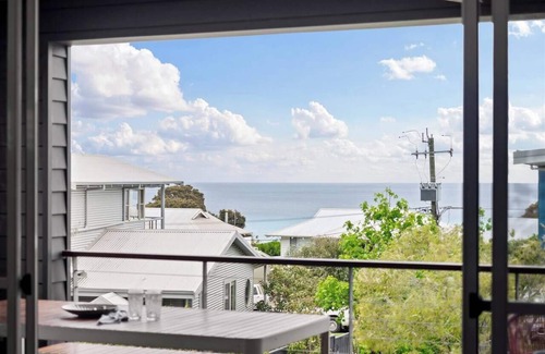 Dunsborough House | Maison Bleue Ocean Views and Beachside Family Fun