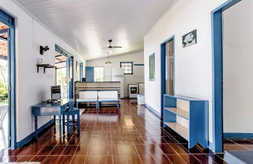 Mangaratiba House | Maison Bleue sur la Plage, Grande Cour Arrière Devant la mer