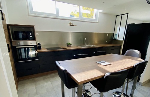 Gueugnon House | Maison Bourgogne 400m2, 2 Piscines Intérieure/extérieure,spa, Commerces à 50m