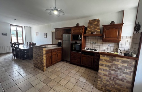 Etais-la-Sauvin House | Maison Cécile 15/17 Pers Piscine Privée Chauffée Calme