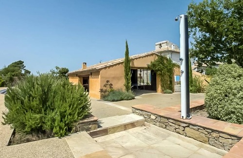 Trebes Cottage | Maison Cantalauze, two houses at a heart of a vineyard