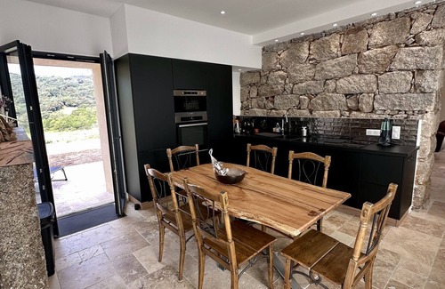 Sartene House | Maison Cantonnière en Pierre Entièrement Rénovée sur un Terrain Agréable